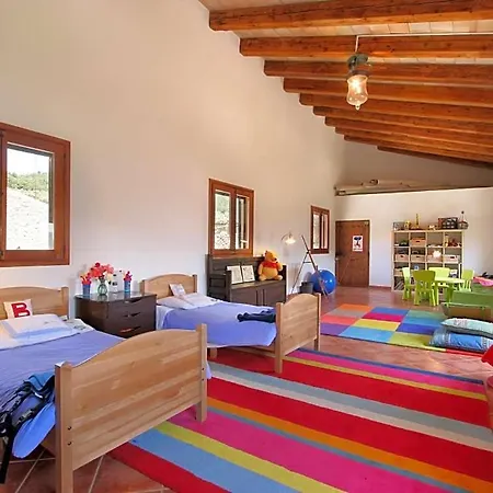 Villa Sleeps 12 With Pool Air Con And Wifi