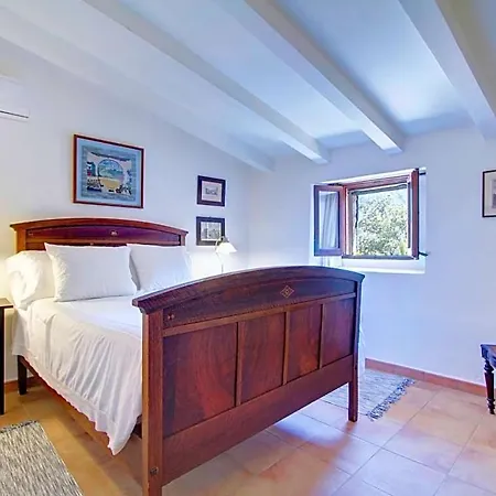 Sleeps 12 With Pool Air Con And Wifi Pollença